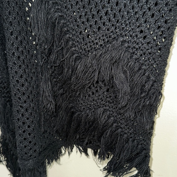 American Eagle Black Knit Shawl Size Medium - Picture 4 of 5